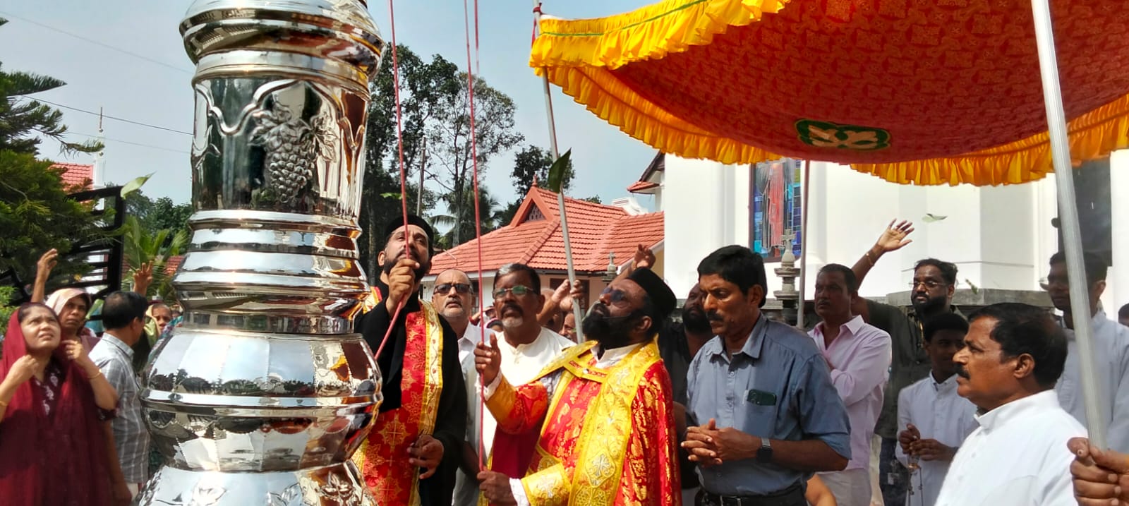 വിശുദ്ധ ഗീവർഗീസ് സഹദായുടെ ഓർമ്മ പെരുന്നാളിന് കൊടിയേറി
